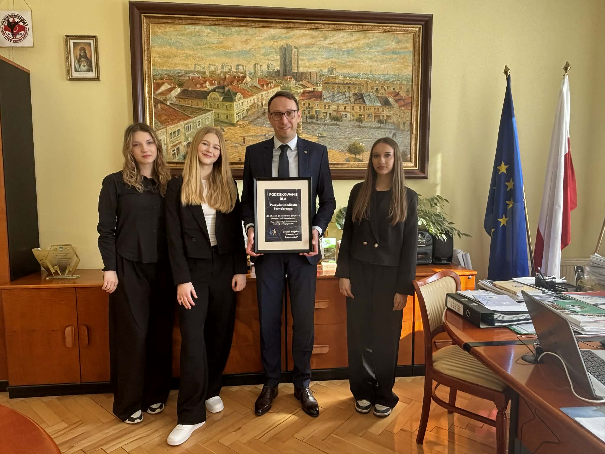 Licealistki „Hetmana” realizują projekt “Uwolnić od samotności”
